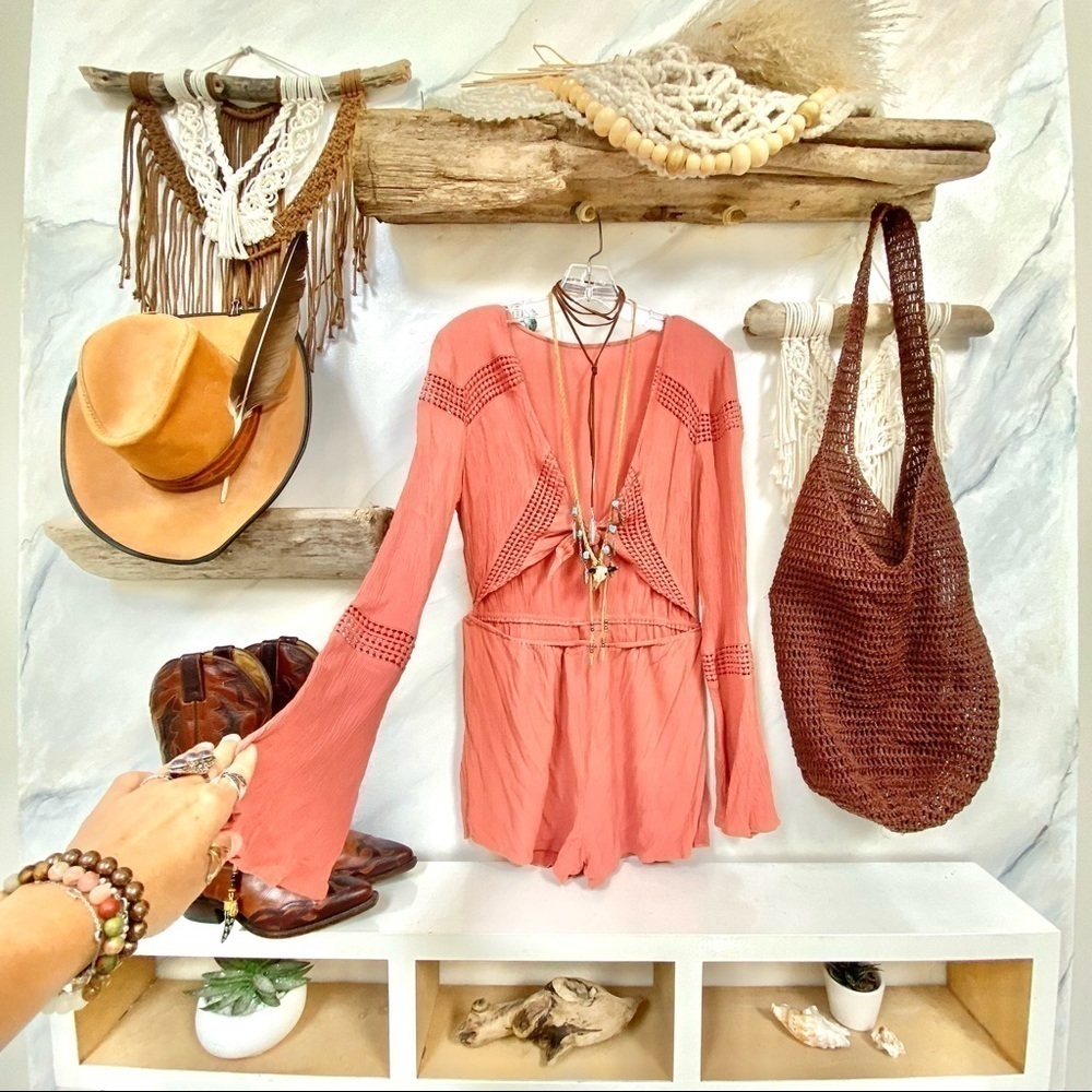 Sweet Boho Gypsy crochet romper in beautiful antique rose colour w bell sleeves - Picture 6 of 13